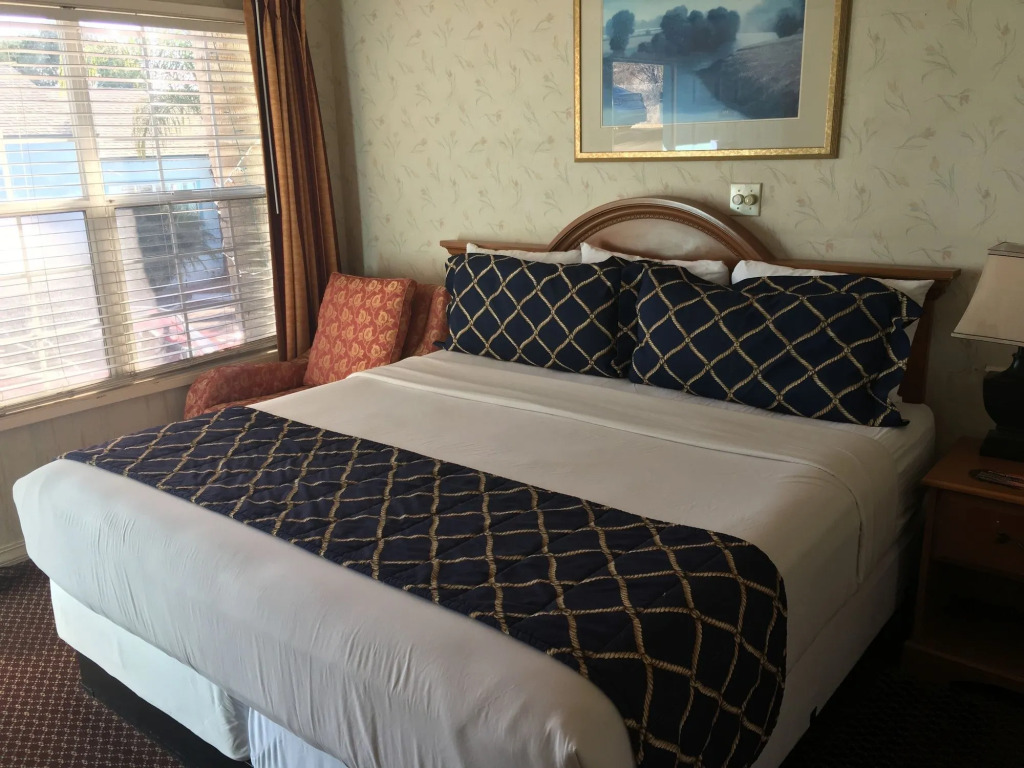 The Palomar Inn