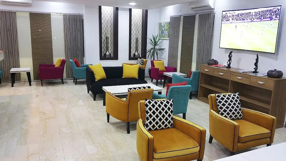 Polo Court Hotel