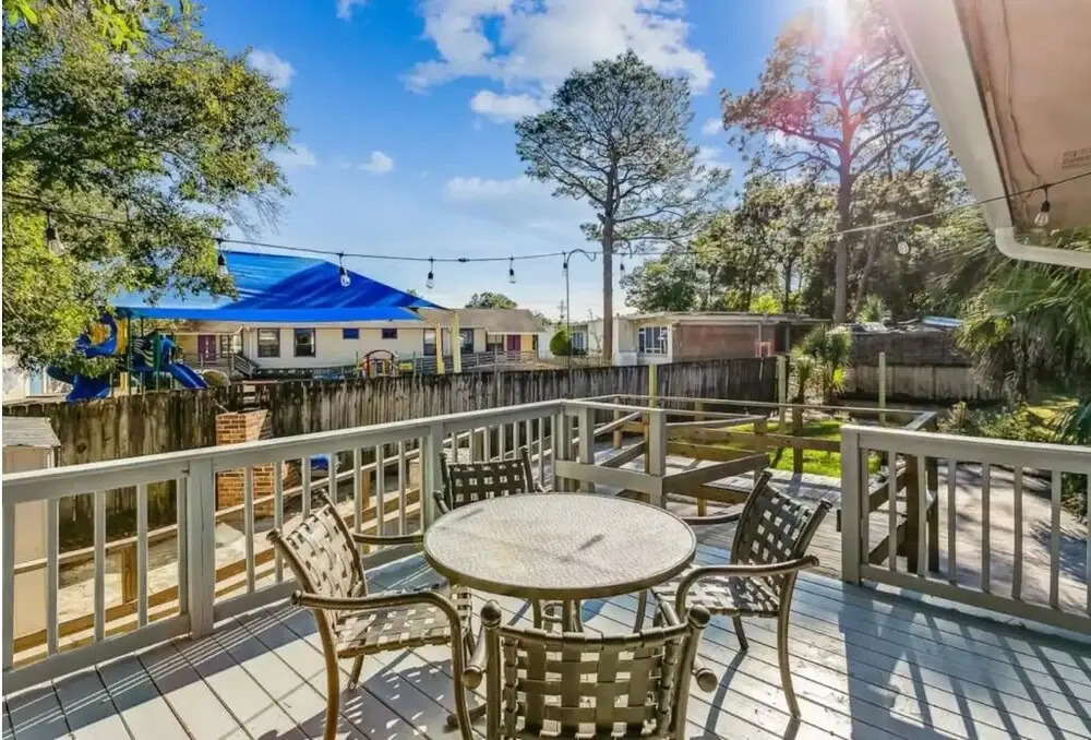 Near Downtown Beach House Apt