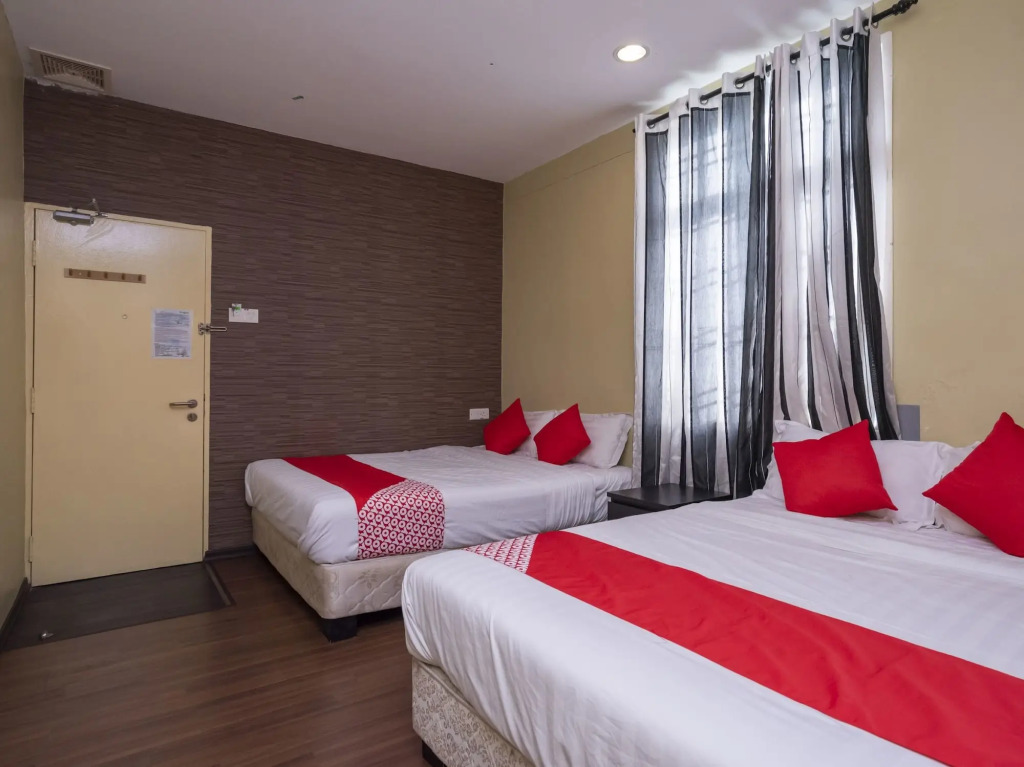 OYO 614 D'PINETREES Hotel