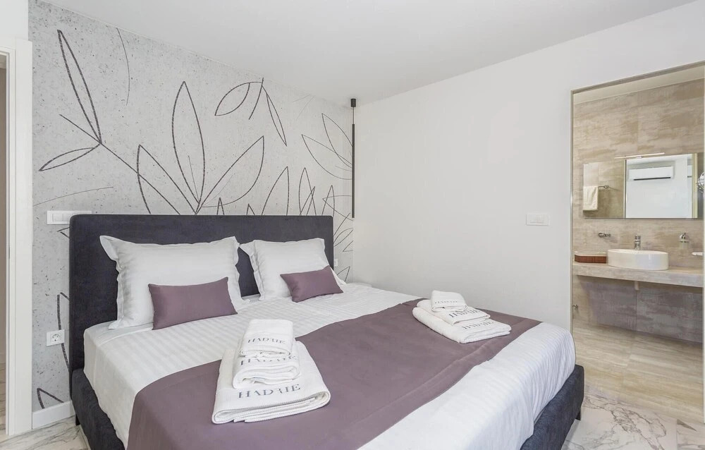 Amazing Apartment in Malinska With Wifi and 3 Bedrooms