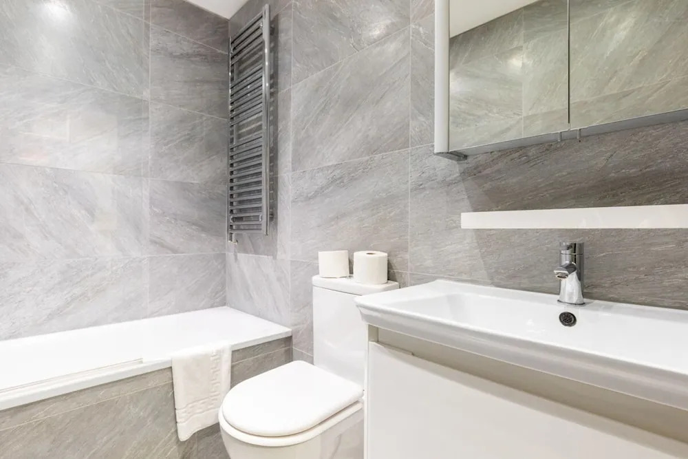Elegant 2BD Flat 5 Mins to Kensington Gardens!
