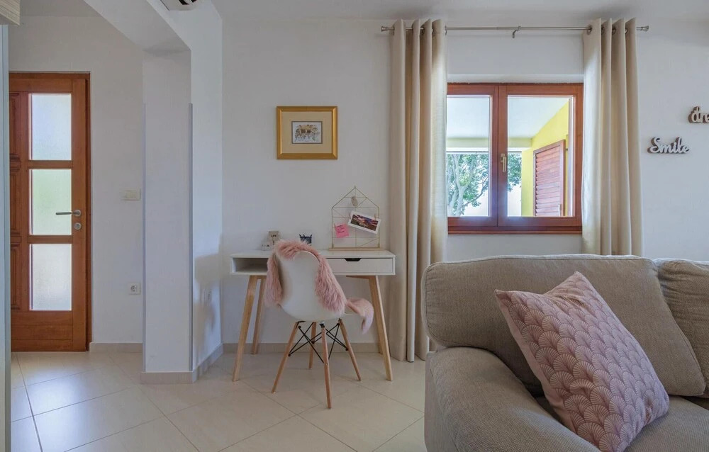 Gorgeous Home In Galizana