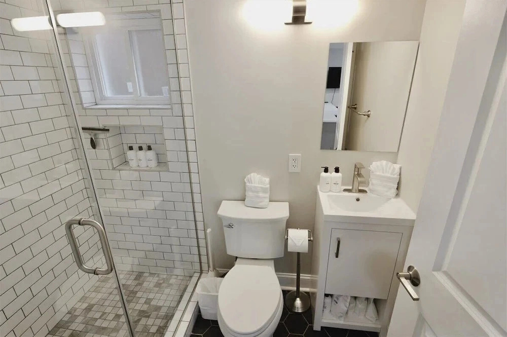 Darling Apartment in Capitol Hill - TWO min to Metro