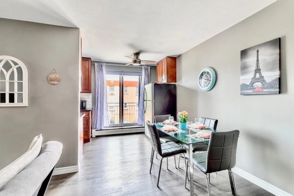 Stunning 2BR - King Bed Apt - Prime Location