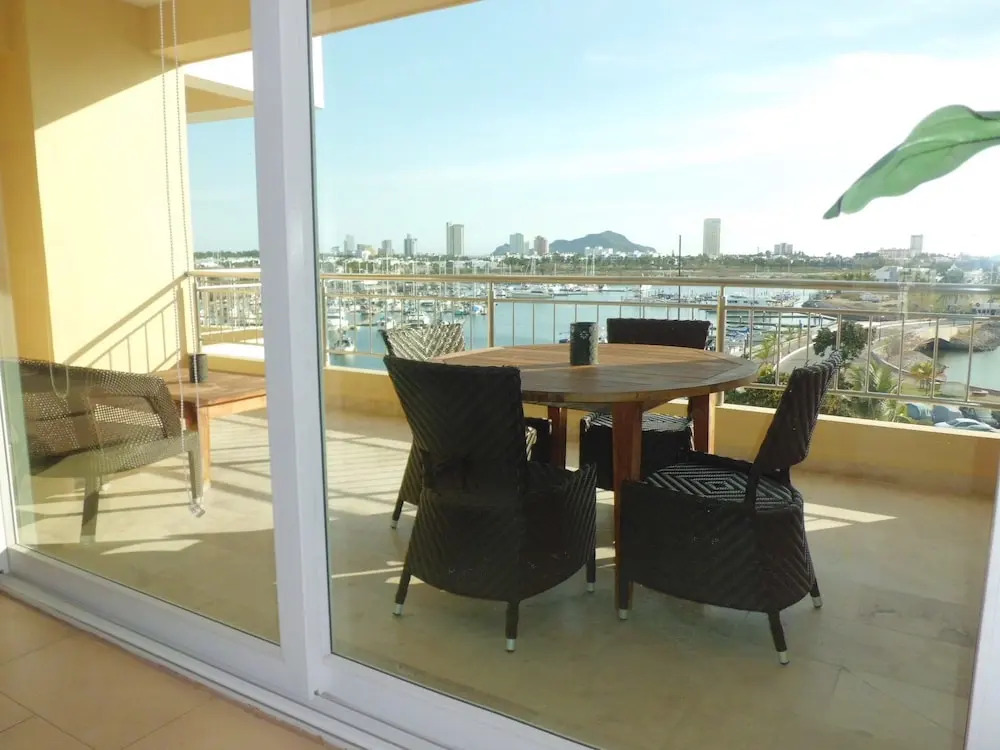 Condo Punta M