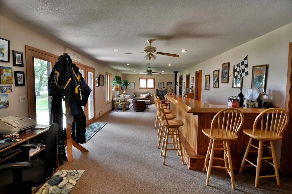 Best Cozy Abode for 12 Over Birkie 4 Bedrooms 2 Bathrooms Condo