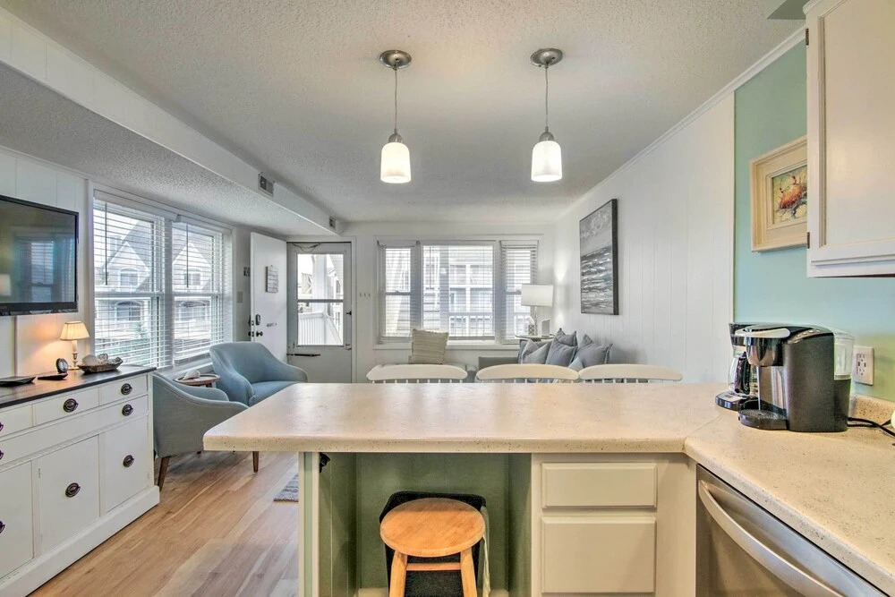 Walk to Maryland Beach: Coastal Condo w/ Balcony