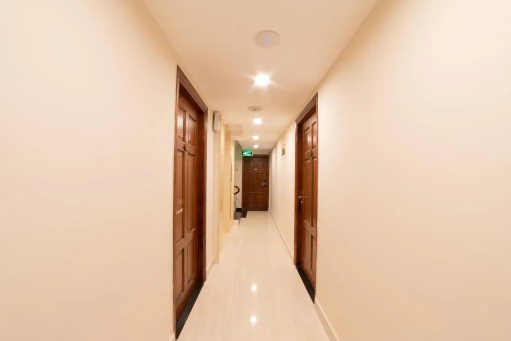 Silent Night Dem Lanh Hotel