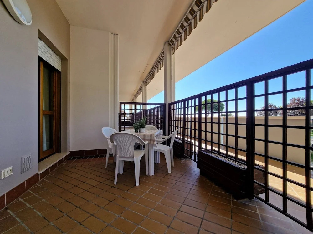 Modern Residence Flat With Balcony-beahost