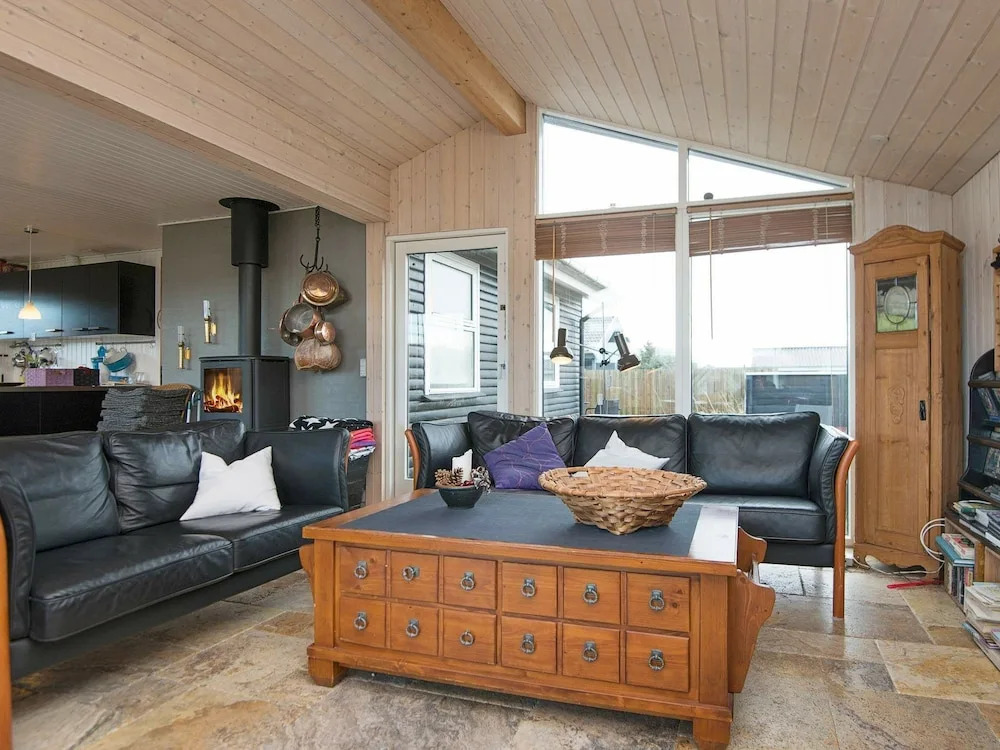 Quaint Holiday Home in Henne near Beach