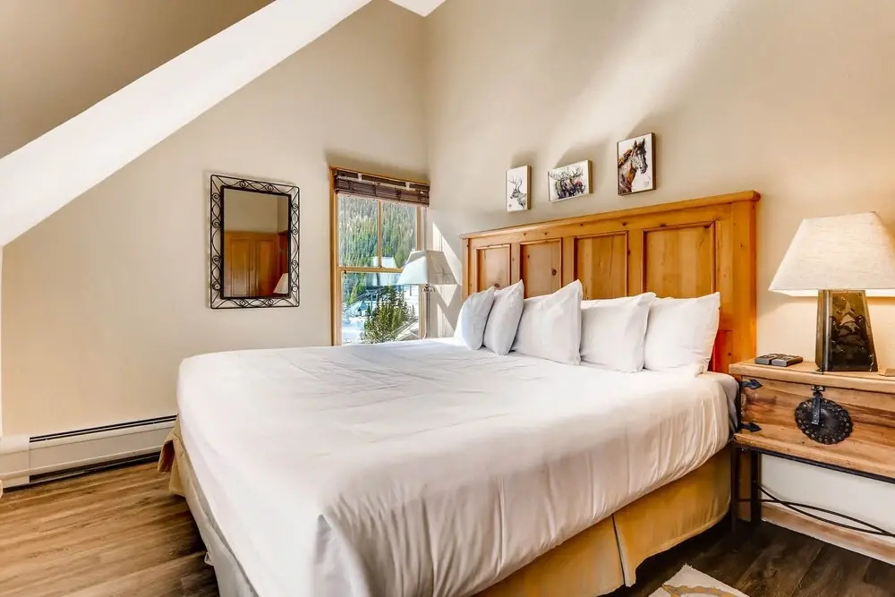 Premier 3br  - Walk Distance To Slopes. Kids Ski Free! 3 Bedroom Condo by RedAwning