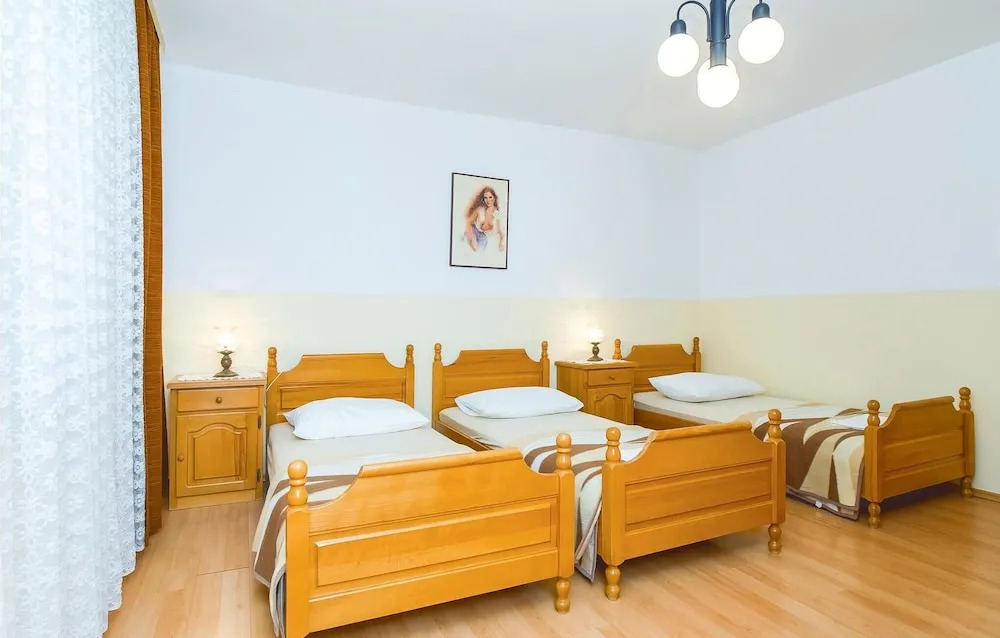 Amazing Home in Omis With Wifi and 4 Bedrooms