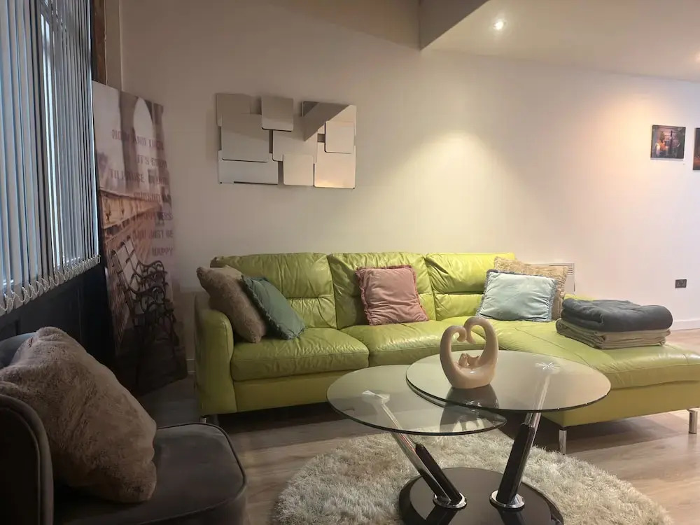 New Apartment - Sleeps 4 - Parking - City Centre