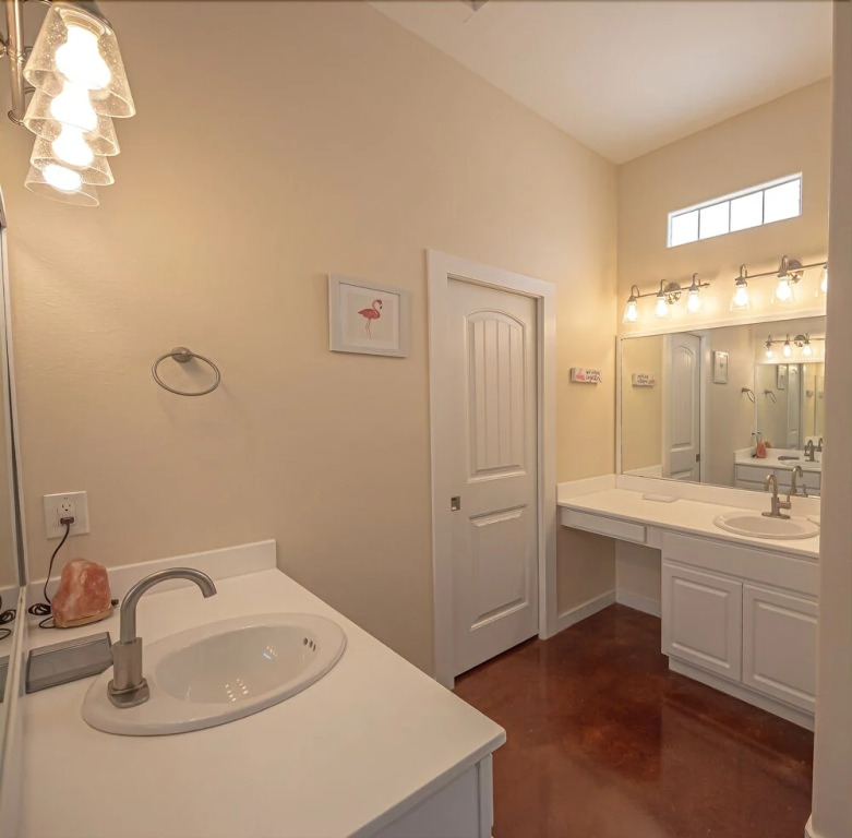 Moore Fun 3 Br Townhouse