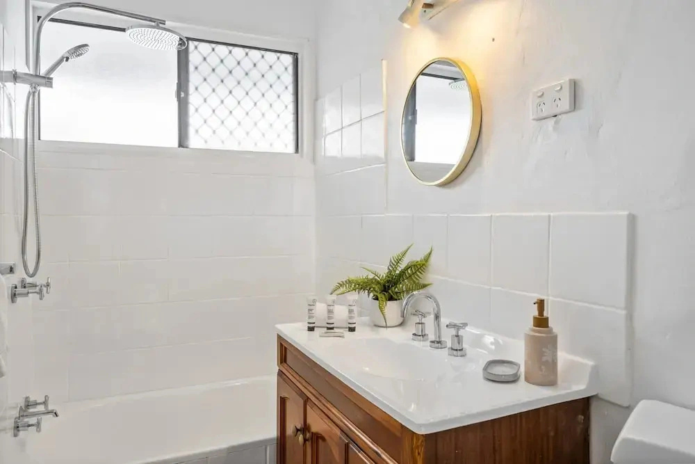 Chic 2-bed Cabin-style Home by Mooloolaba Beach