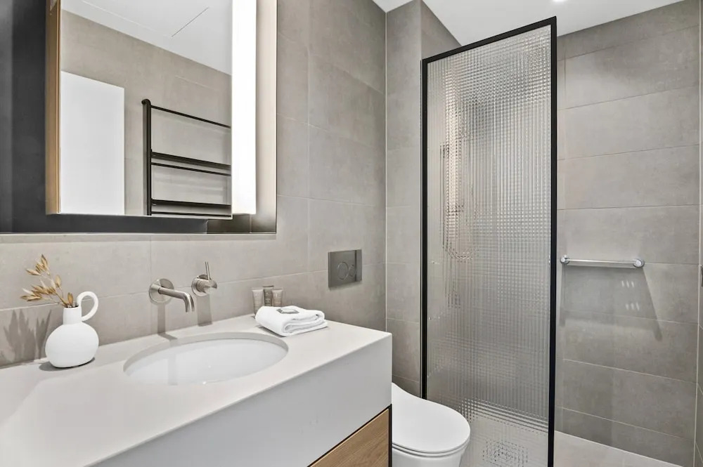 2BR High-rise Southbank Pool & Gym Near Casino