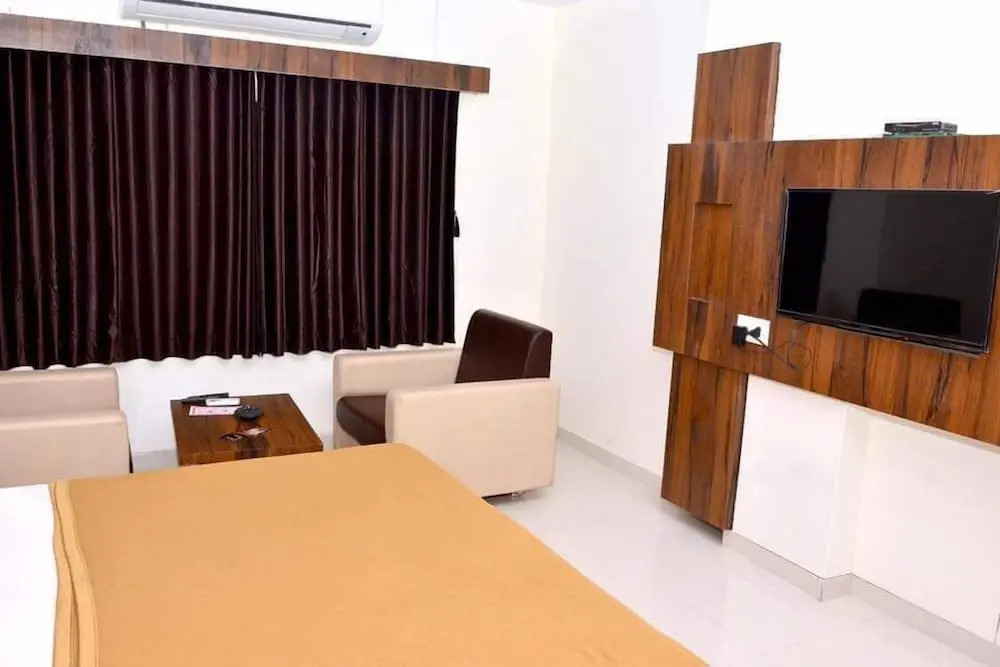 Hotel The New Holiday Inn