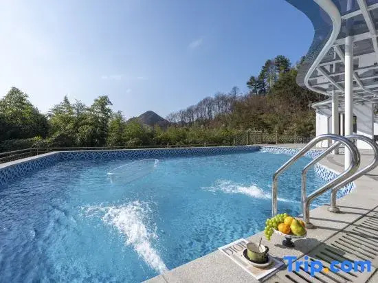Residing in the Mountain Clouds and Gorges · CLOUD Mountain Wild Resort