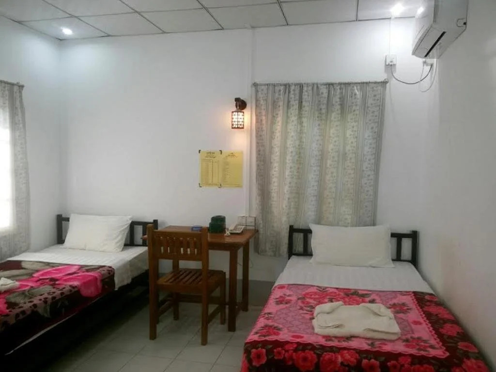 Naung Yoe Hotel