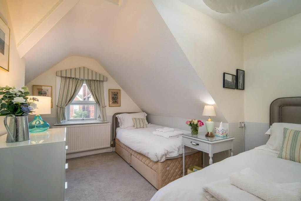 Trent Tops 3-bed penthouse apartment in West Cowes