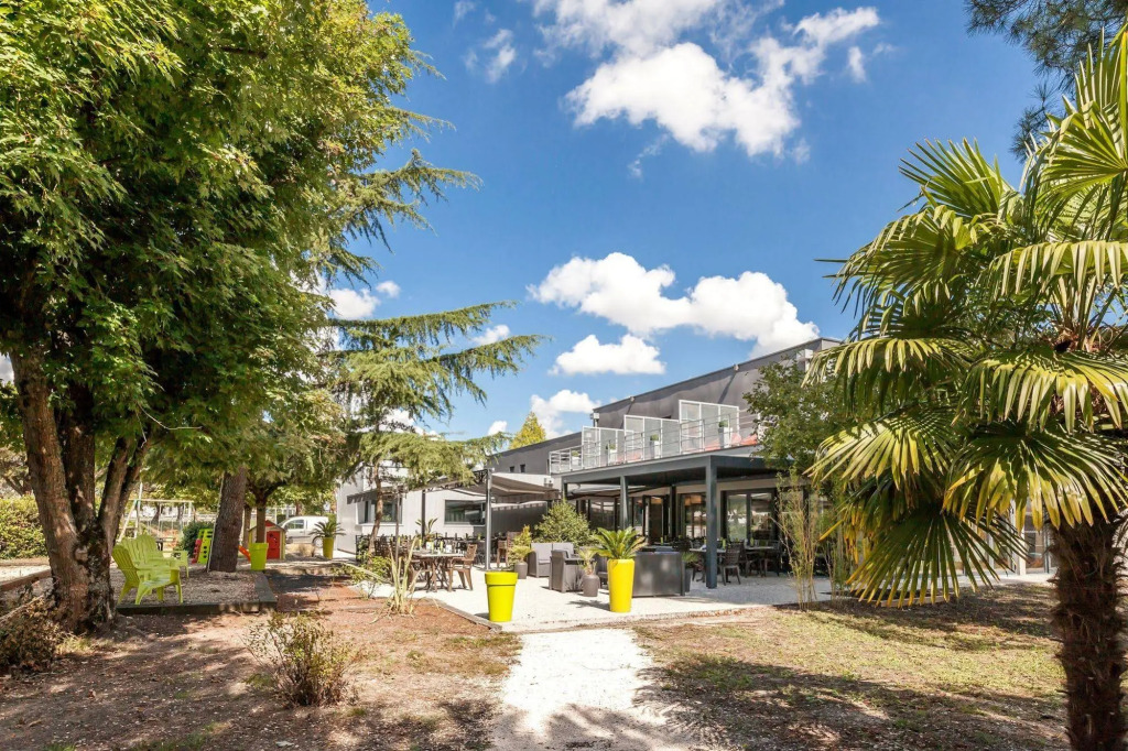 Logis Hotel Restaurant & SPA Au Comte dOrnon