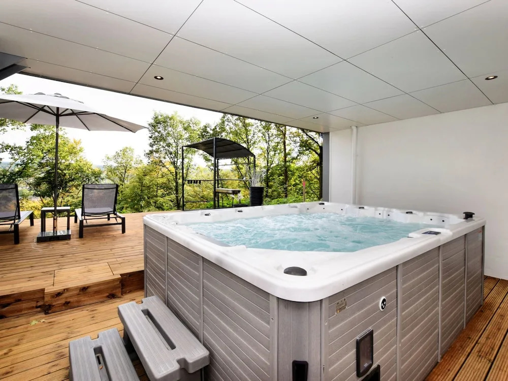 Affluent Holiday Home in Spa with Hot Tub, Garden, Sauna