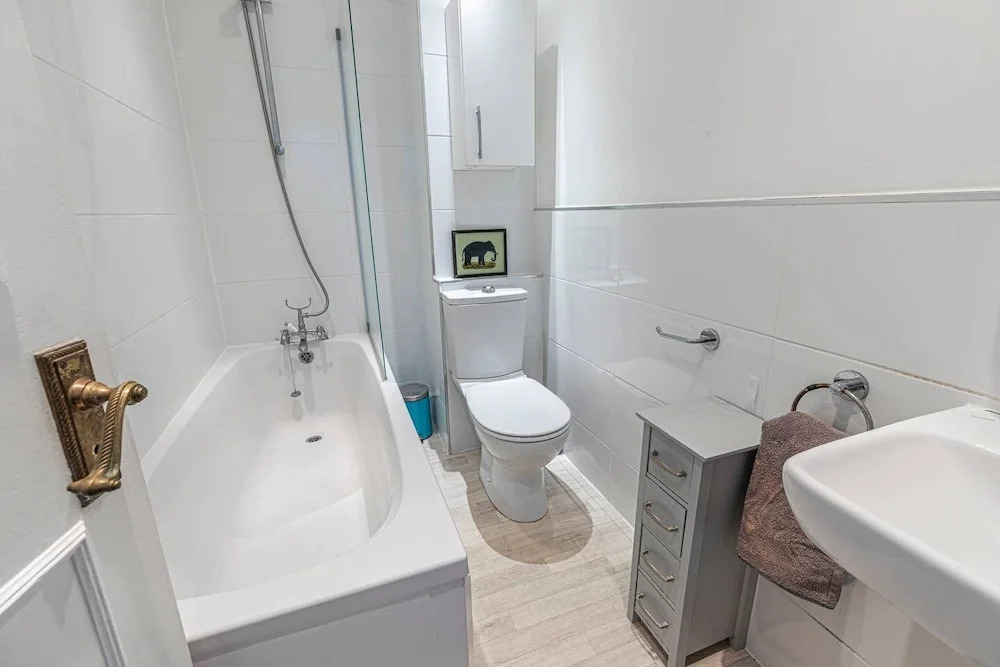 Lovely 1-bed Flat w/ Balcony in West Kensington
