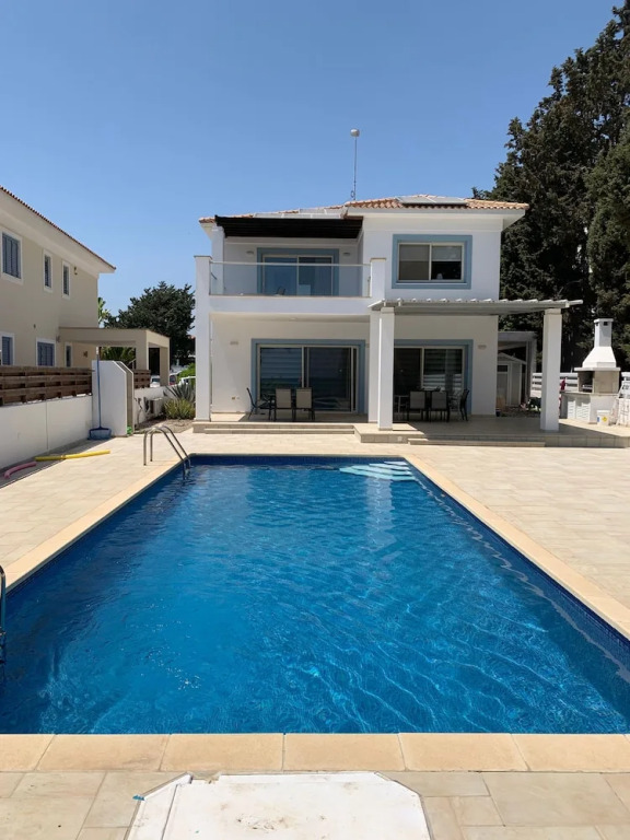 Beachfront Family Holiday Villa Perivolia