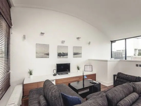 Long Lane Penthouse
