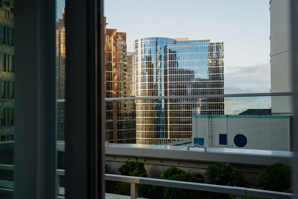 AZUR Legacy Collection Hotel
