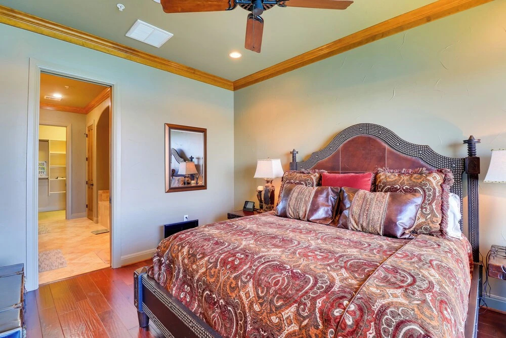 Top-floor Lake-view Condo w/ Boat Dock Access