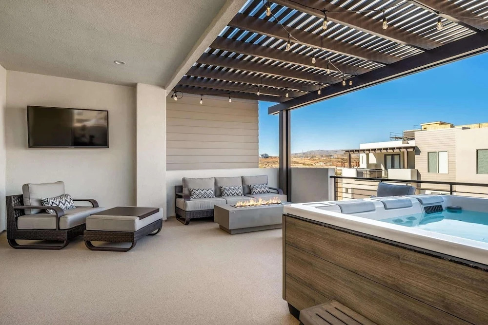 Somewhere On A Beach 5 Bedroom Townhouse