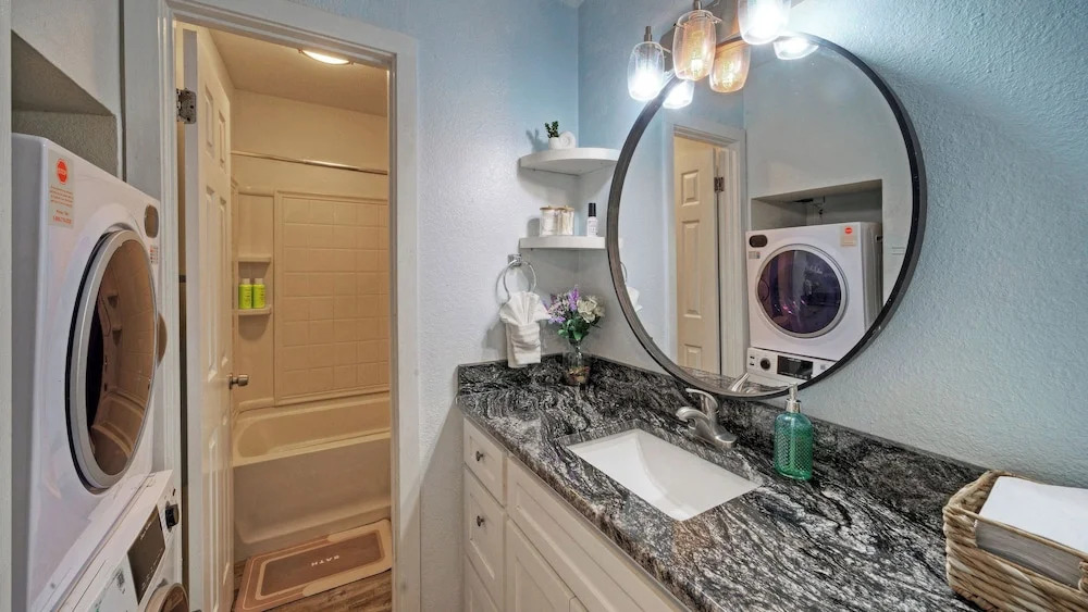 Seaside Haven by Avantstay Beautiful Condo + Communal Pool + Near North Padre Island and Whitecap Beach