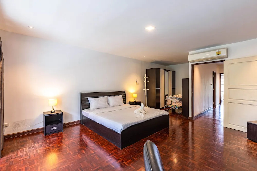 4 BR Townhouse in Great Location BSS