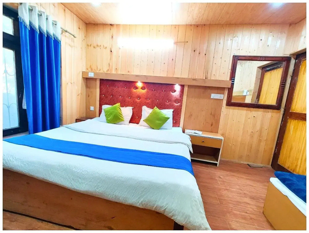 1 BR Boutique stay in Mall road, Nanital (761A), by GuestHouser