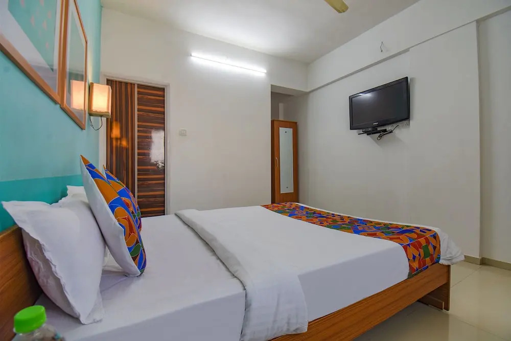 Fabhotel Aakiyo