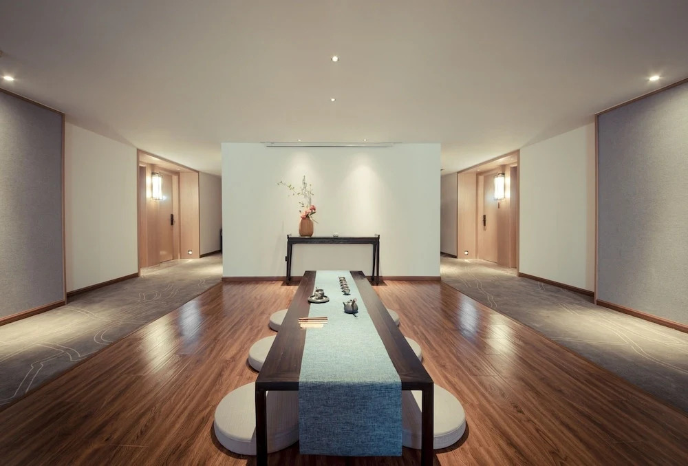 Qianna Qianxun Hotel