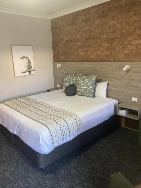 Hamilton Henry Parkes Motor Inn