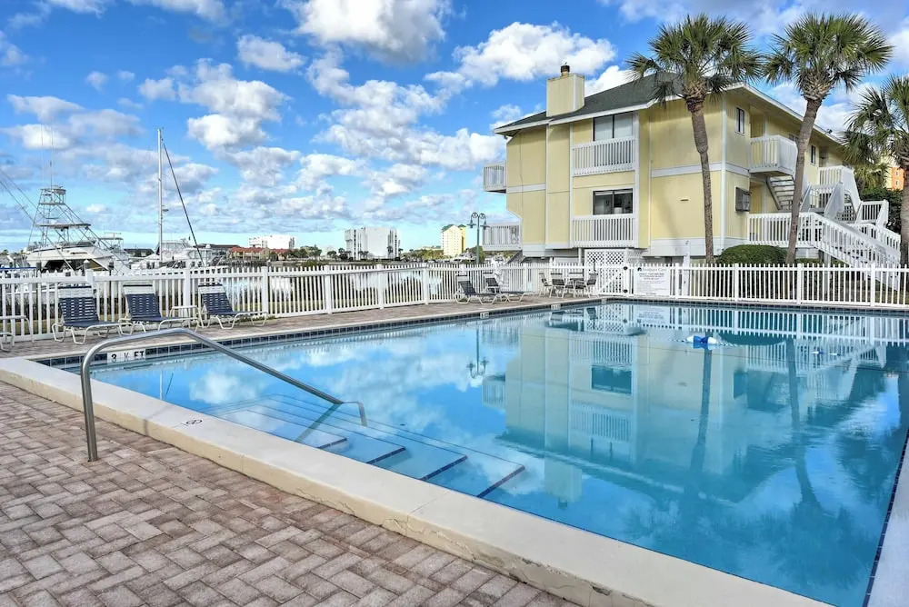 Cozy Destin Studio w/ Shared Pools + Beach Access!