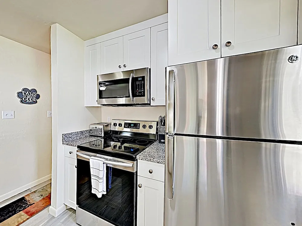 New Listing! Ski - Walk To Resort Base 1 Bedroom Condo