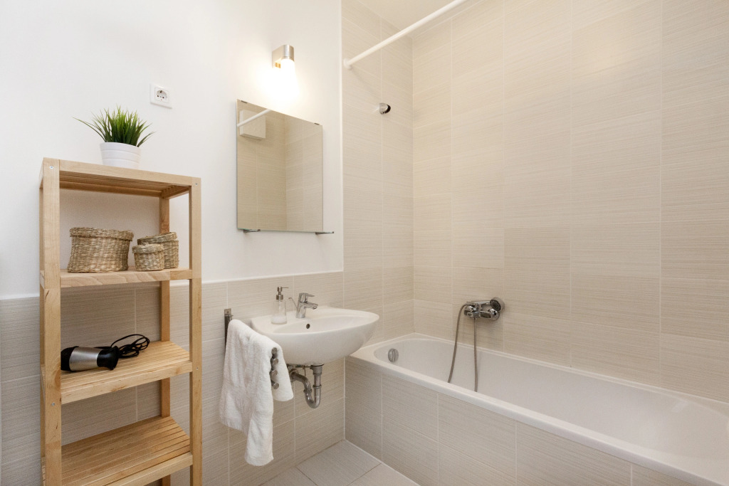 Corvin Plaza Apartments & Suites