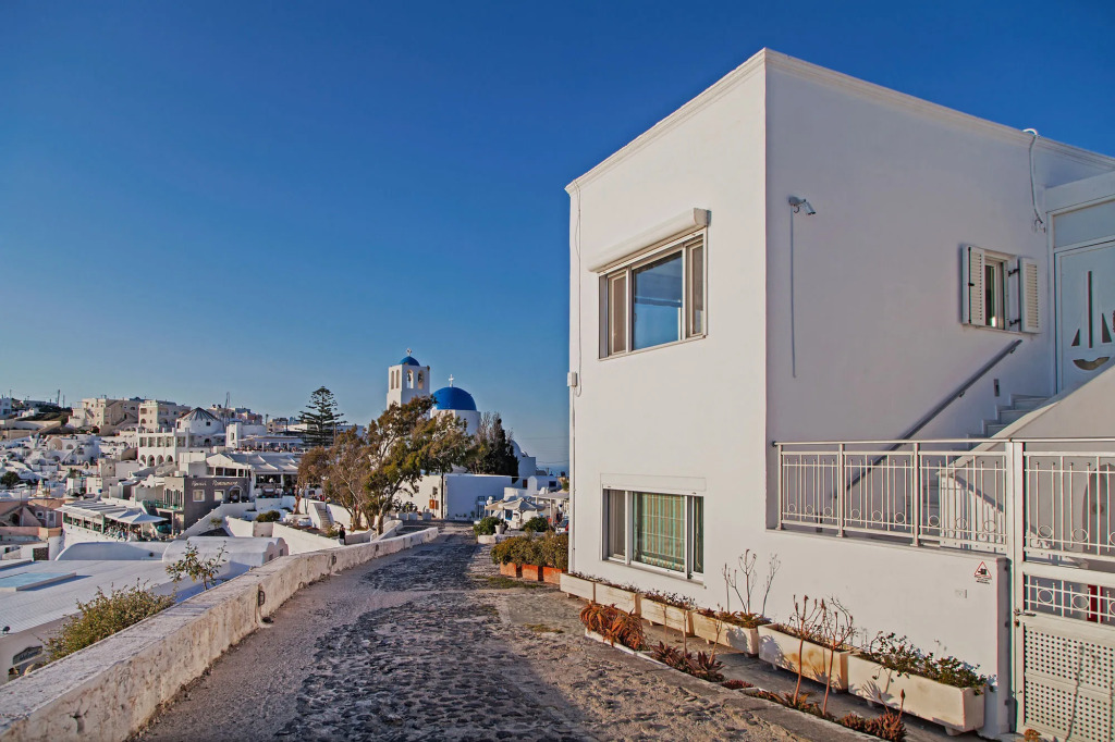 Airth Santorini Suites