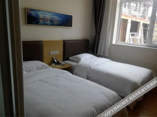 Yun Pan · Cape Town Collection Hotel (Qin Railway Station)