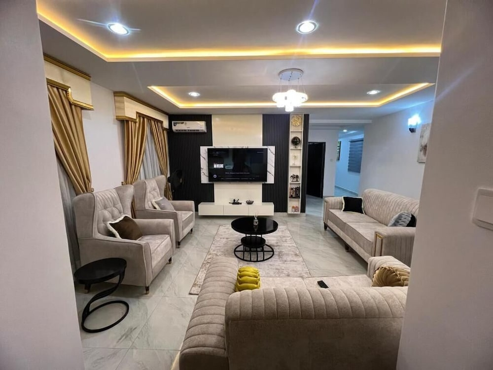De Light Luxury Suites And Apartment