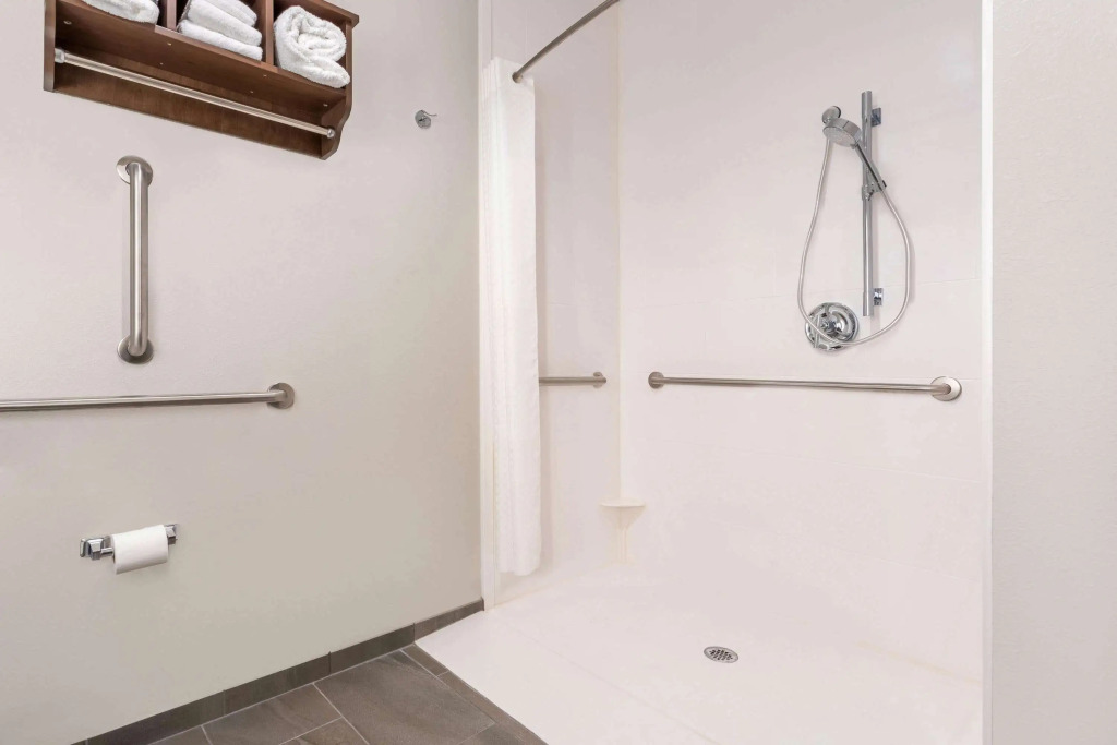 La Quinta Inn and Suites by Wyndham Bloomington
