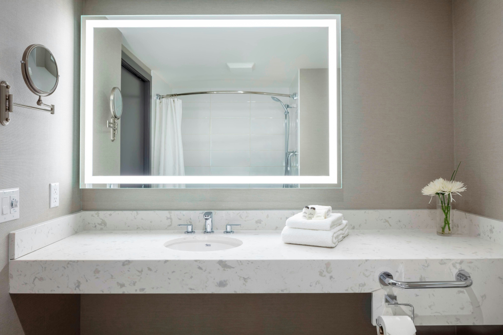 Sheraton Vancouver Guildford Hotel