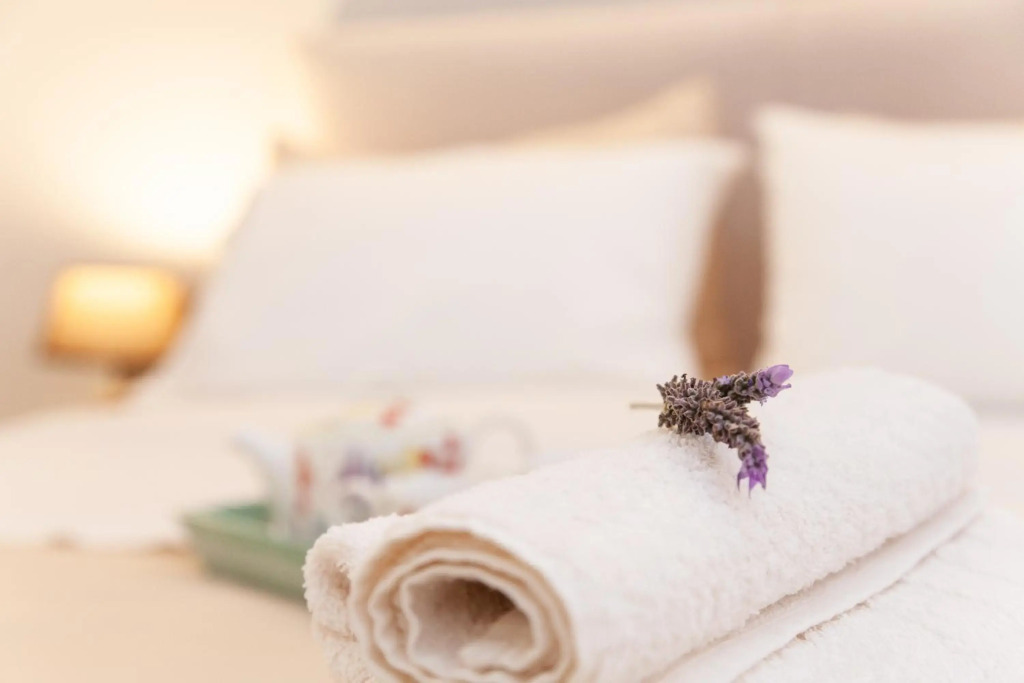 Sweet Suite Flora in Vouliagmeni