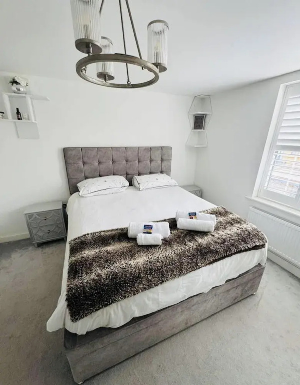 Luxurious Majestic 4 Bedroom- Free Parking