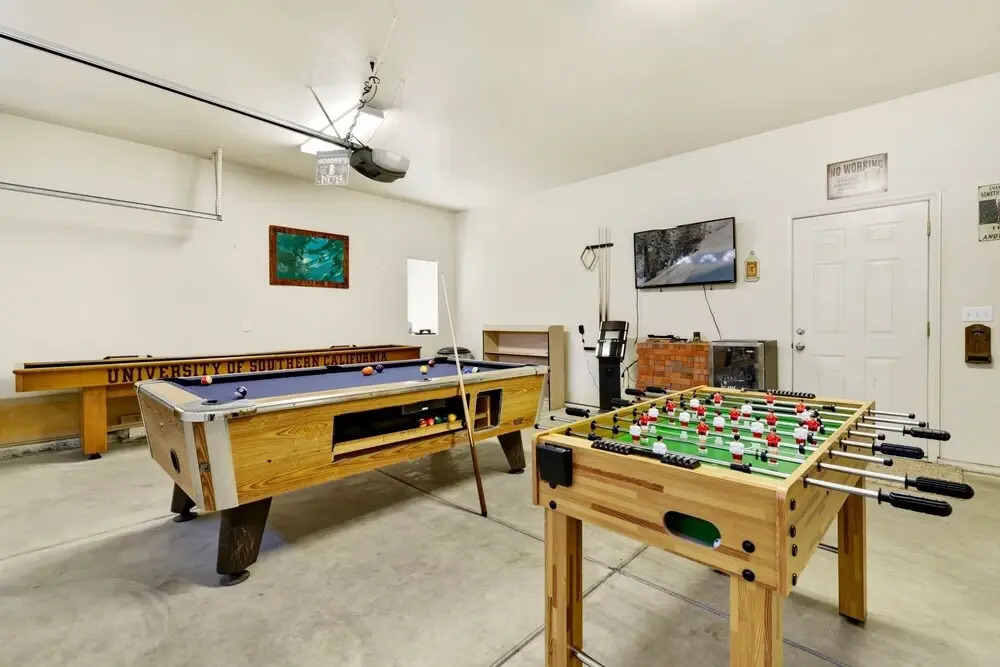 2091-mockingbird Getaway 4 Bedroom Home by RedAwning